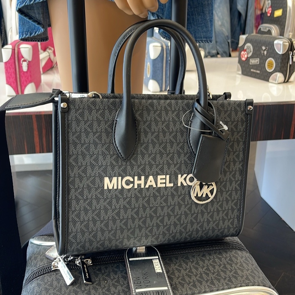 Michael Kors Mirella Small Signature Logo Crossbody Bag
Black
NWT - Picture 7 of 16